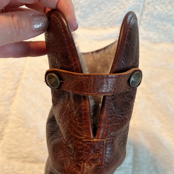 Ugg boots women’s size 9. Brown leather. - Picture 13 of 16